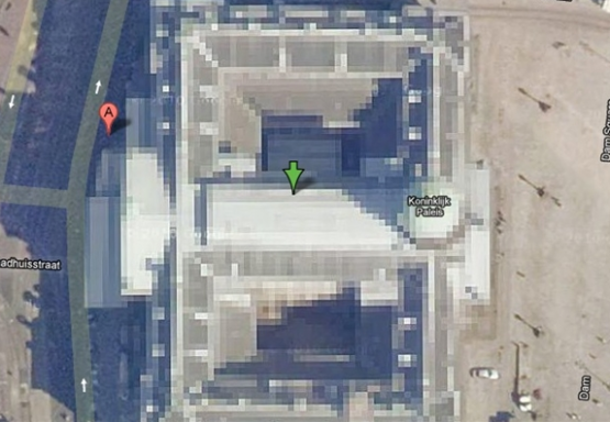 Hollanda Kraliyet Sarayı... Amsterdam'daki bu saray ve Kraliyet Ahırları Google Maps'ten izlenemiyor.