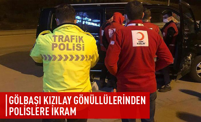 Kızılay Gölbaşı şubesi mensupları polislere ikramda bulundu