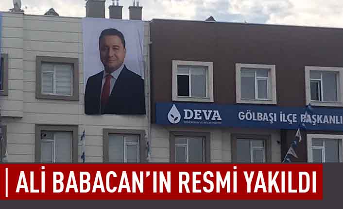 Ali Babacan'ın resmi yakıldı