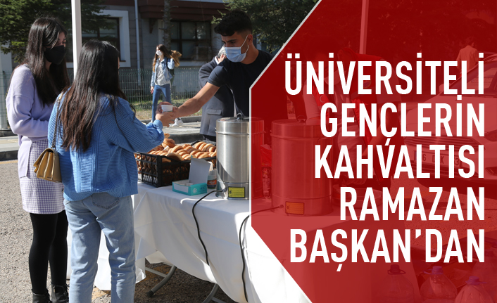 Gölbaşı Belediye Başkanı Ramazan Şimşek’ten Gençlere Çay ve Poğaça İkramı