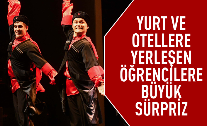 Yurt ve otellere yerleşen öğrencilere konser sürprizi