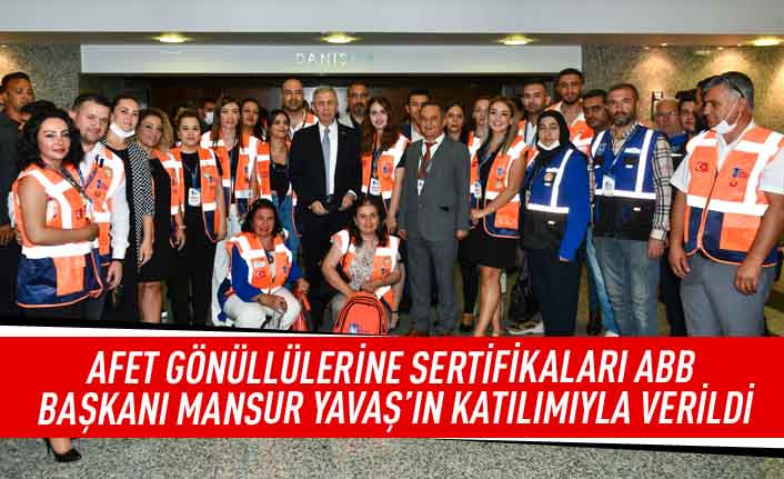 Afet Gönüllülerine sertifikaları Mansur Yavaş'ın katılımıyla verildi