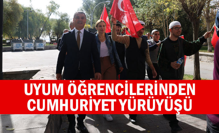 UYUM ÖĞRENCİLERİNDEN CUMHURİYET YÜRÜYÜŞÜ
