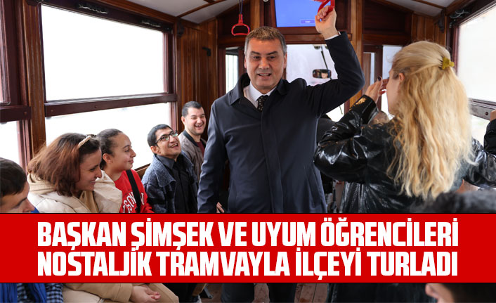 BAŞKAN ŞİMŞEK VE UYUM ÖĞRENCİLERİ NOSTALJİK TRAMVAYLA İLÇEYİ TURLADI