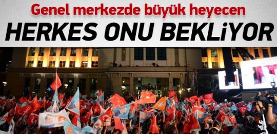 AK Parti Genel Merkezi önünde büyük kalabalık