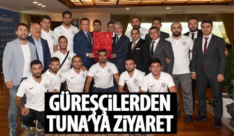 ASKİ Sporlu güreşçilerden Başkan Tuna'ya ziyaret