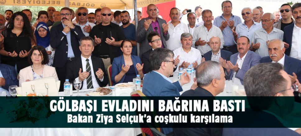 Bakan Selçuk'a baba ocağında sevgi seli