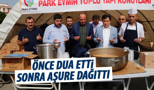 Başkan Duruay aşure dağıttı