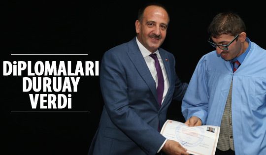Başkan Duruay diplomalarını teslim ettti