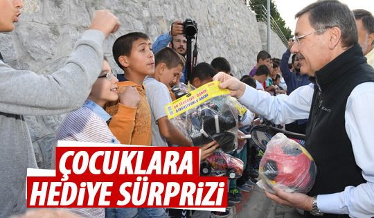 Başkan Gökçek'ten çocuklara hediye sürprizi