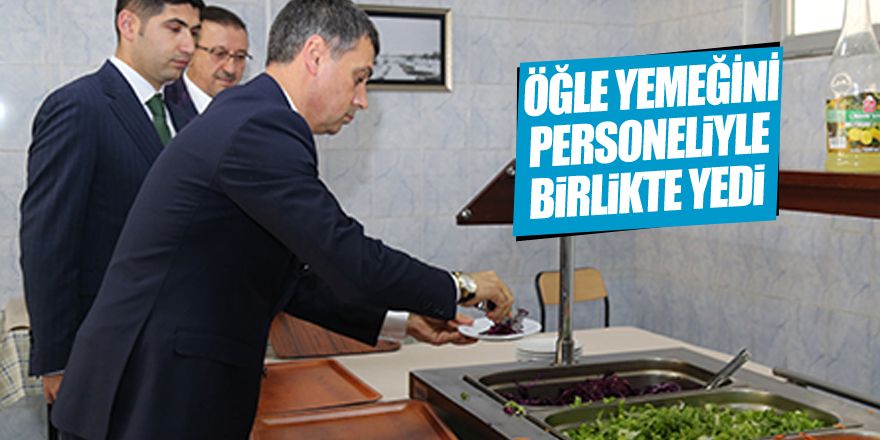 Başkan Şimşek öğle yemeğini personeliyle birlikte yedi