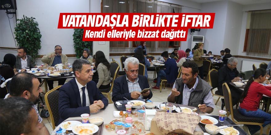 Başkan Şimşek vatandaşlarla birlikte iftar yaptı