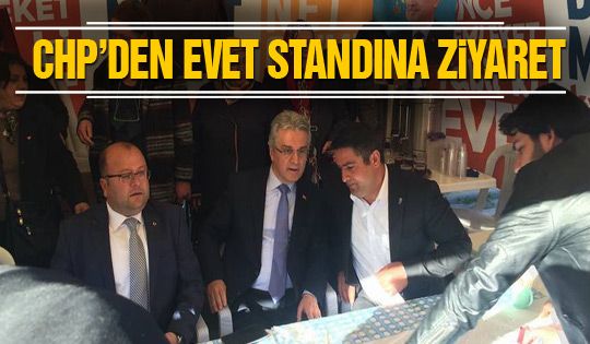 CHP, Ak Parti’nin “evet” standını ziyaret etti