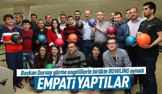 Duruay görme engellilerle bowling oynadı