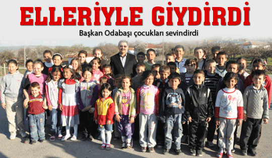 Elleriyle giydirdi