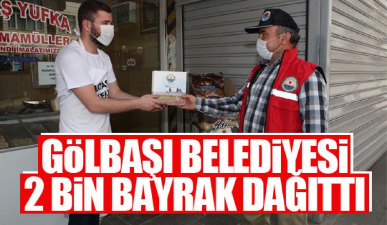 Gölbaşı Belediyesi 2 bin bayrak dağıttı!