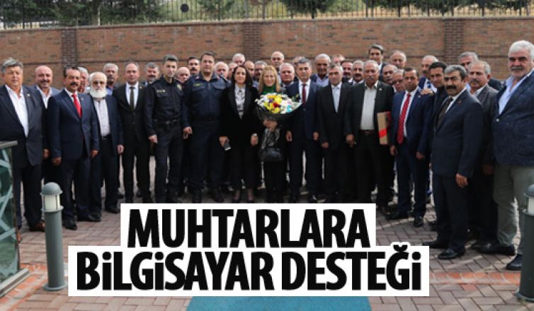 Gölbaşı'nda muhtarlara bilgisayar hediye edildi