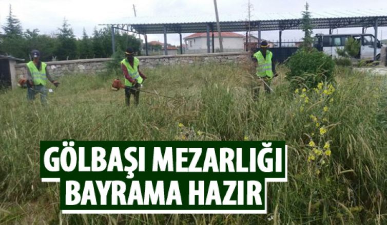 Mezarlıklar bayrama hazır