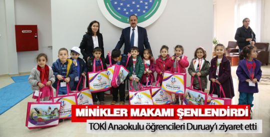 Minikler makamı şenlendirdi