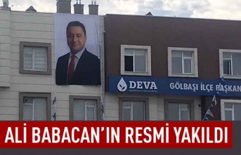 Ali Babacan'ın resmi yakıldı