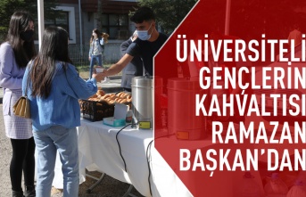 Gölbaşı Belediye Başkanı Ramazan Şimşek’ten Gençlere Çay ve Poğaça İkramı