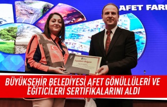 Büyükşehir Belediyesi afet gönüllüleri ve eğiticileri sertifikalarını aldı