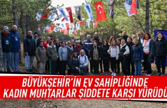 Büyükşehir'in ev sahipliğinde kadın muhtarlar şiddete karşı yürüdü