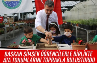 Başkan Şimşek, öğrencilerle birlikte ata tohumlarını toprakla buluşturdu