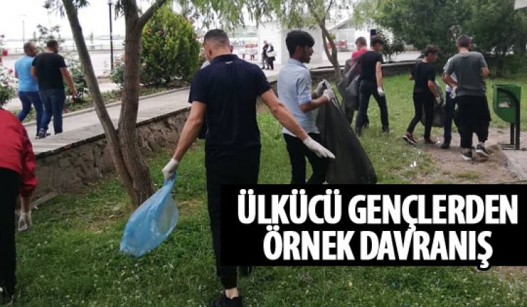 Ülkücü gençlerden örnek davranış