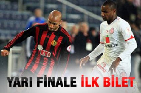 Yarı finale ilk bilet Es-Es'in 