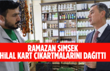 Ramazan Şimşek, Hilal Kart çıkartmalarını dağıttı
