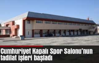 Cumhuriyet Kapalı Spor Salonu’nun tadilat işleri...