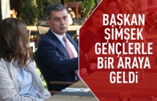 Başkan Şimşek gençlerle tavla oynadı