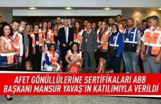 Afet Gönüllülerine sertifikaları Mansur Yavaş'ın...