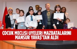 ÇOCUK MECLİSİ ÜYELERİ MAZBATALARINI MANSUR YAVAŞ’TAN...