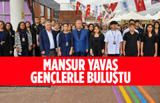 MANSUR YAVAŞ GENÇLERLE BULUŞTU