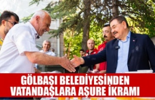 GÖLBAŞI BELEDİYESİNDEN VATANDAŞLARA AŞURE İKRAMI