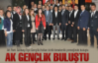 Ak Gençlik buluştu