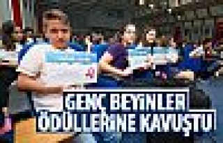 ASKİ'nin yarışmasına katılan çocuklar ödüllerini...