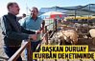 Başkan Duruay kurban pazarında