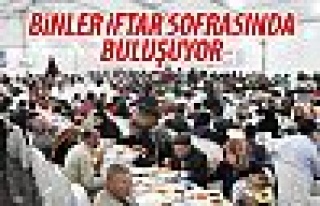 Büyükşehir binlerce kişiye iftar yemeği veriyor