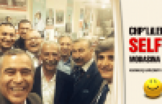 CHP'liler de SELFİE modasına uydu