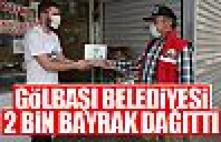 Gölbaşı Belediyesi 2 bin bayrak dağıttı!