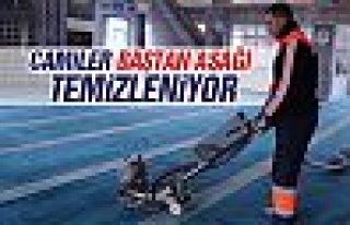 Gölbaşı Belediyesi camileri temizliyor