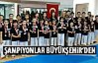 Karate şampiyonları Büyükşehir'den
