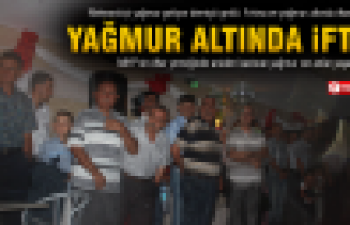 Yağmur altında iftar