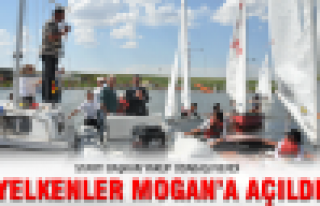 Yelkenler Mogan'a açıldı