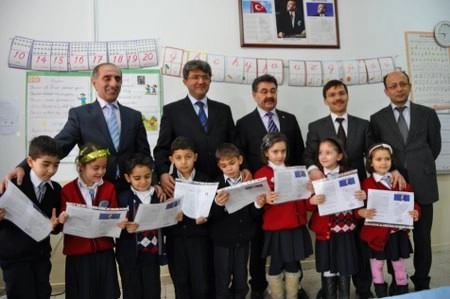 Öğrencilerin karne sevinci