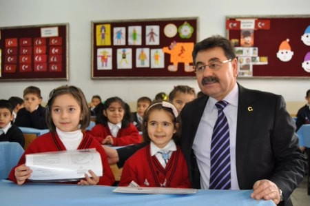 Öğrencilerin karne sevinci