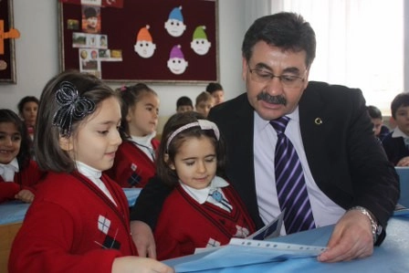 Öğrencilerin karne sevinci